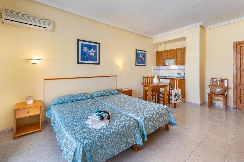 Hotel Apartamentos Vibra Lux Mar Ibiza Værelse billede